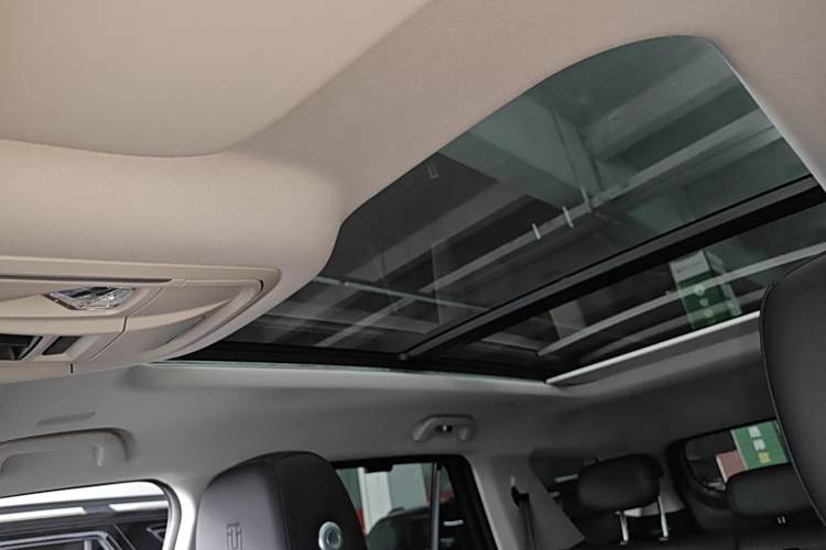 Tank 400 2025 car image #26