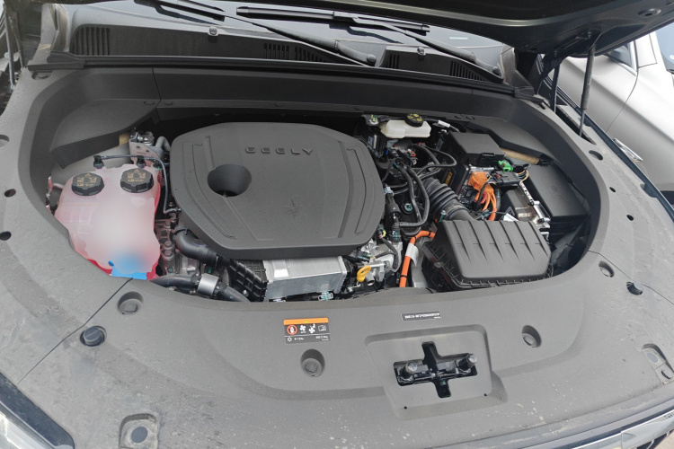 GEELY Monjaro MHEV 2025 car image #26