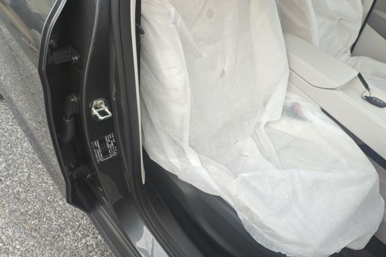 MG 4 EV 2025 car image #26