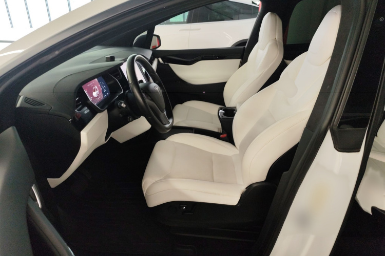Tesla Model X 2019 car image #26