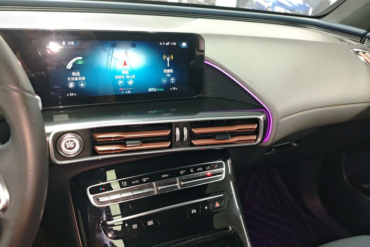 Mercedes-Benz EQC Class 2022 car image #26