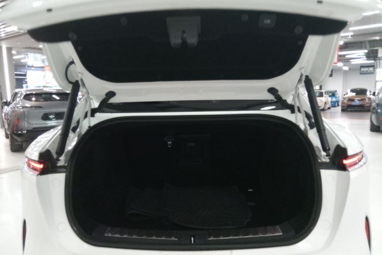 Avatr 11 2024 car image #26