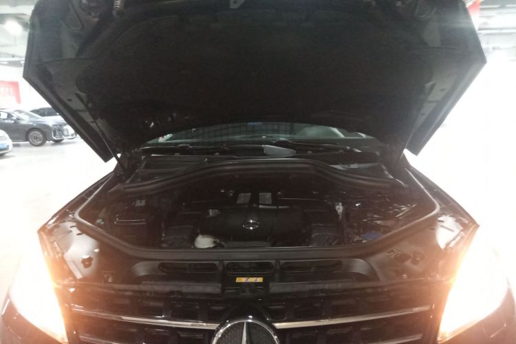 Mercedes-Benz M Class 2015 car image #26