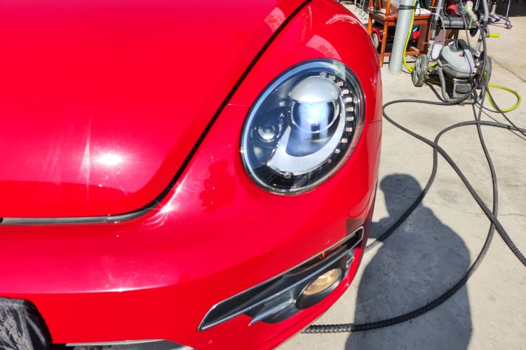 Volkswagen Beetle 2018 car image #26