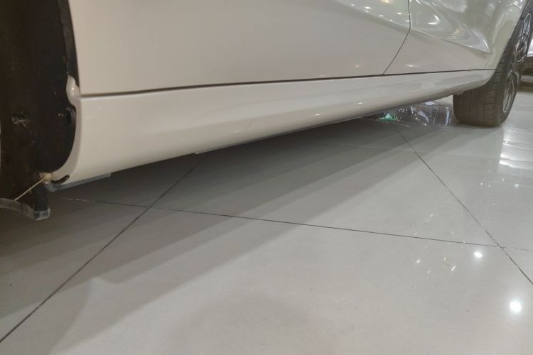 2023 car image #26