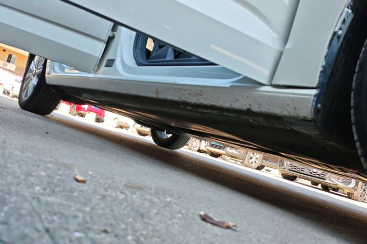 Volkswagen Touran 2021 immagine di auto #26