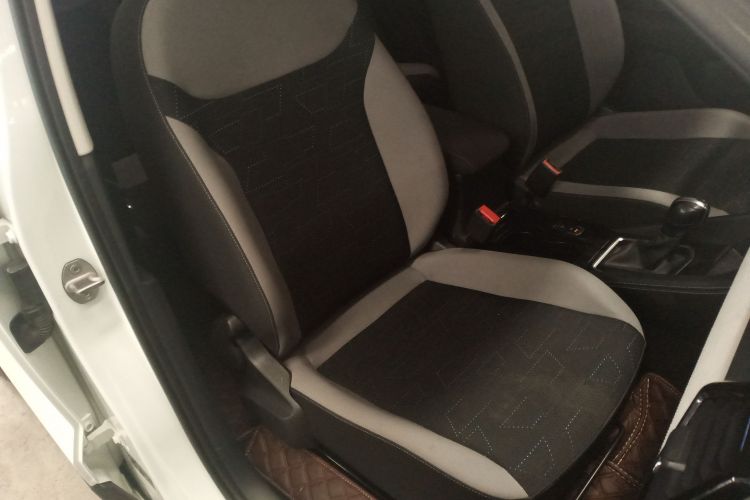 VS5 2023 car image #26