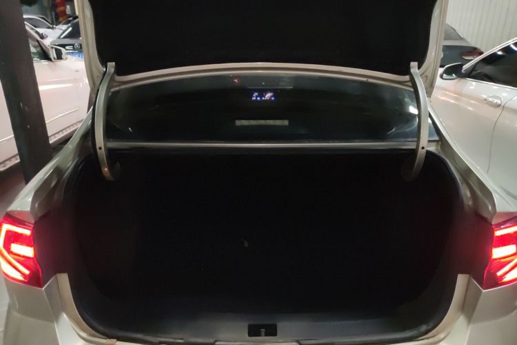 Volkswagen Bora 2018 car image #26