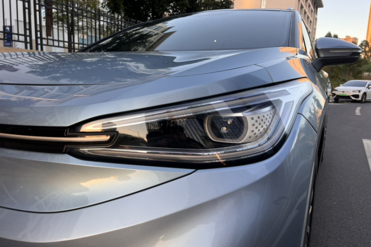 Volkswagen ID.4 X 2022 car image #26