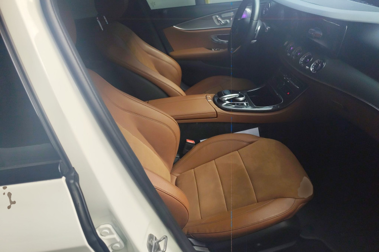 Mercedes-Benz E Class 2018 immagine di auto #26