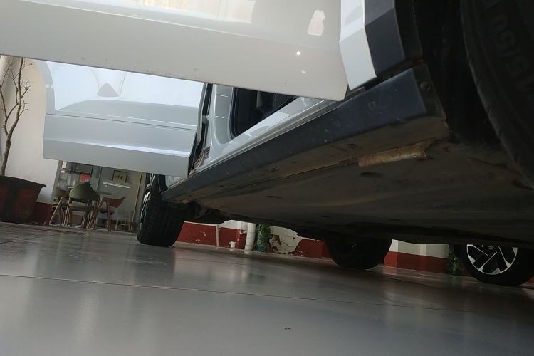 Volkswagen T-Roc 2023 car image #26