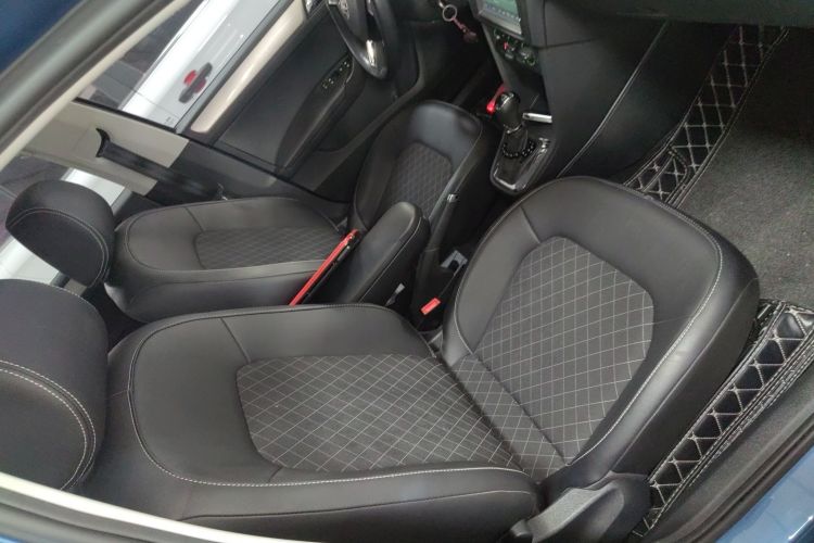 Skoda Rapid Spaceback 2018 car image #26