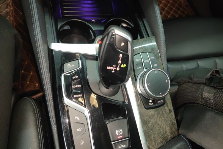 BMW 6 Series GT 2019 car image #26