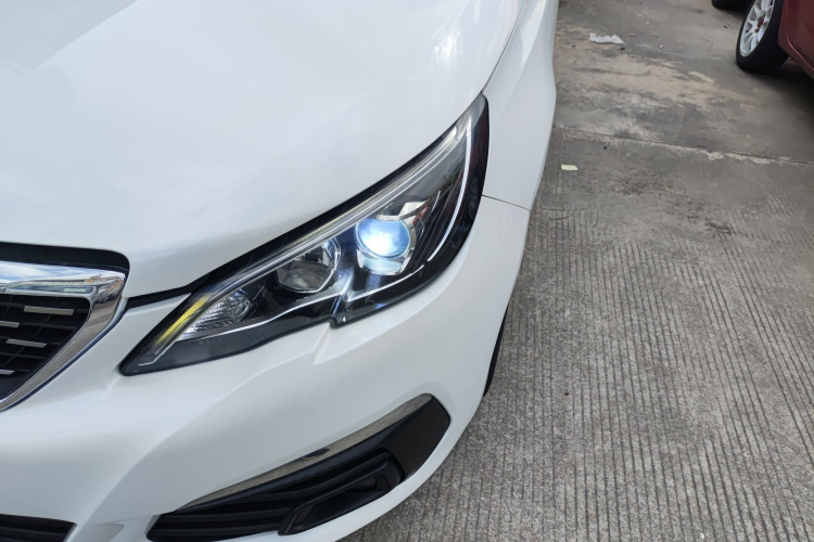 Peugeot 308 2019 car image #26