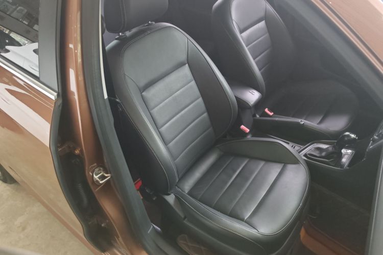 Volkswagen Gran Lavida 2018 immagine di auto #26