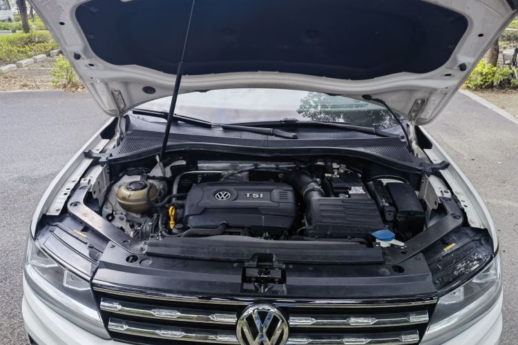 Volkswagen Tiguan L 2017 car image #26