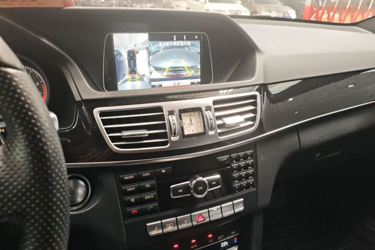 Mercedes-Benz E Class 2015 car image #26