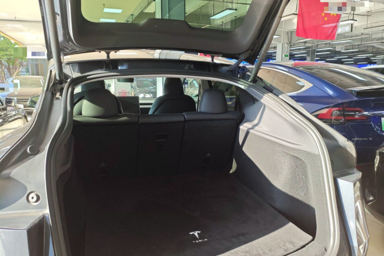 Tesla Model Y 2025 car image #26