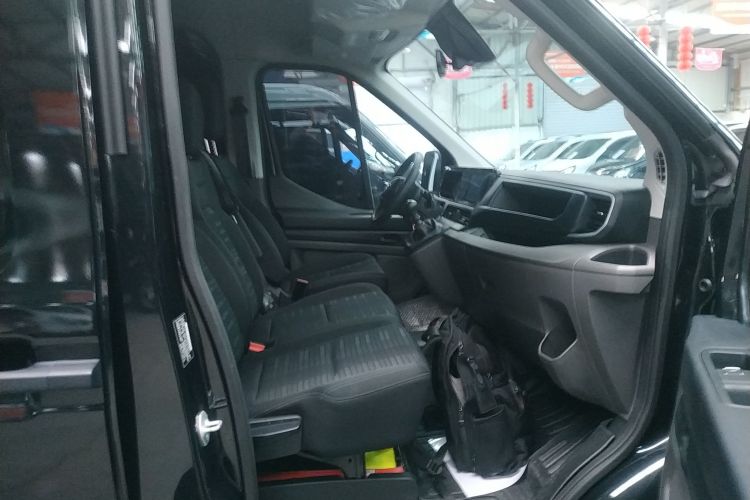 Ford Transit T8 2025 car image #26