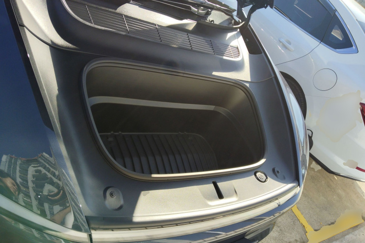 特斯拉 Model Y L 2025 汽车图片 #26