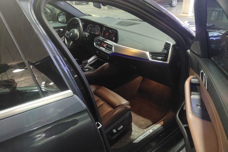 BMW X6 2020 car image #26