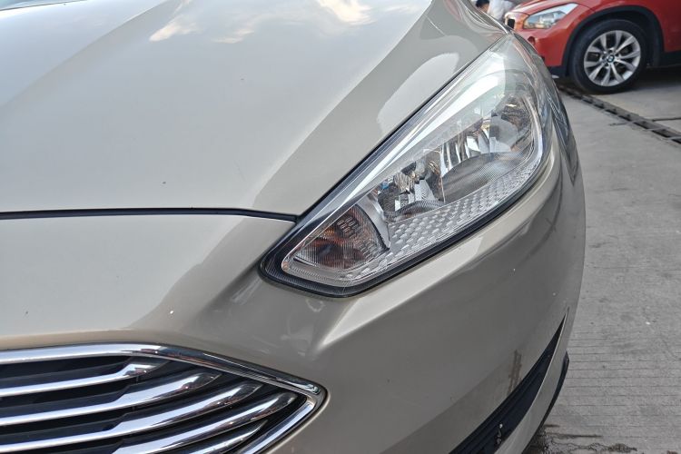 Ford Focus 2018 car image #26