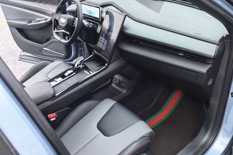 GEELY Boyue 2023 car image #26