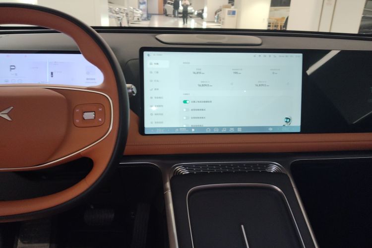 Xpeng G9 2025 immagine di auto #26