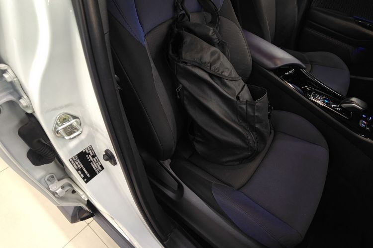 Toyota C-HR EV 2021 изображение автомобиля #26