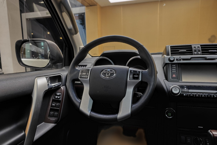 Toyota Land Cruiser Prado 2017 car image #26