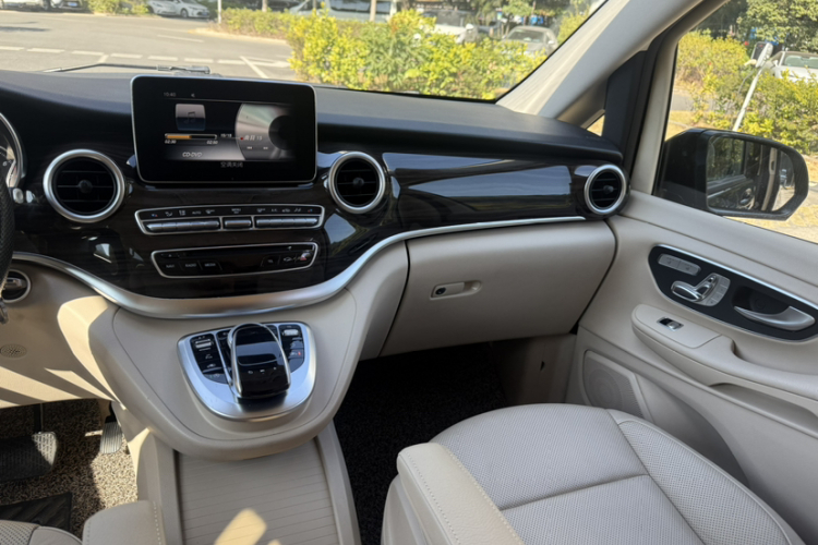 Mercedes-Benz V Class 2018 #26 Mercedes-Benz V Class 2018 car image #26