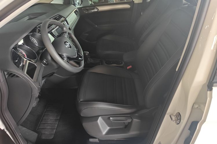 Volkswagen Touran 2019 #26 Volkswagen Touran 2019 car image #26