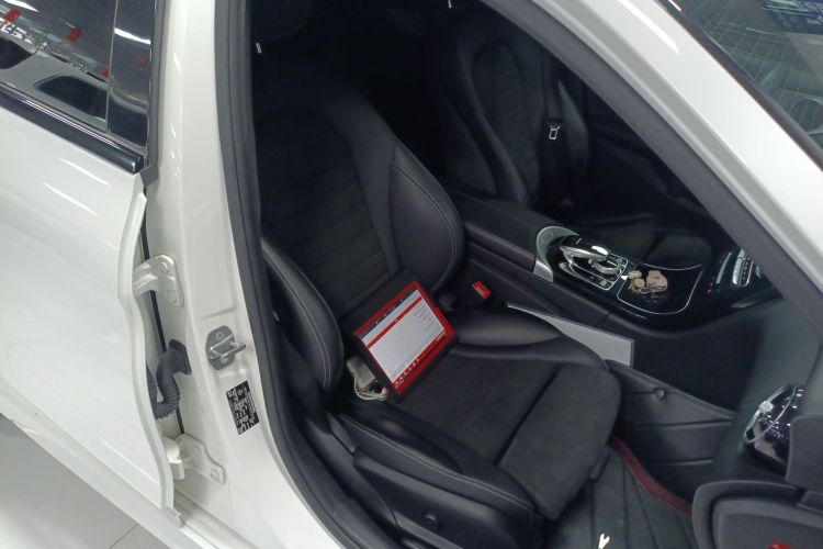 Mercedes-Benz C Class 2018 car image #26