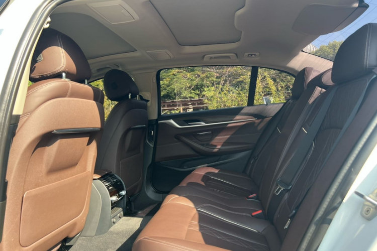 BMW 5 Series New Energy 2019 #26 BMW 5 Series New Energy 2019 car image #26