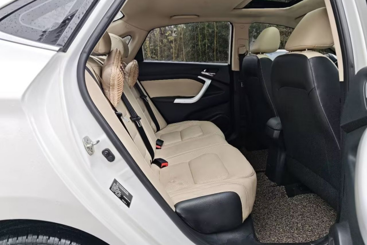 Changan Alsvin V7 2016 car image #26
