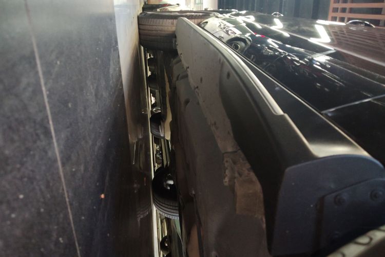 Mercedes-Benz GLE Class 2018 car image #26