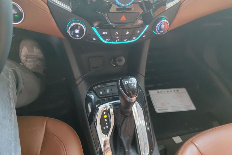 Chevrolet Cruze 2015 #26 Chevrolet Cruze 2015 immagine di auto #26