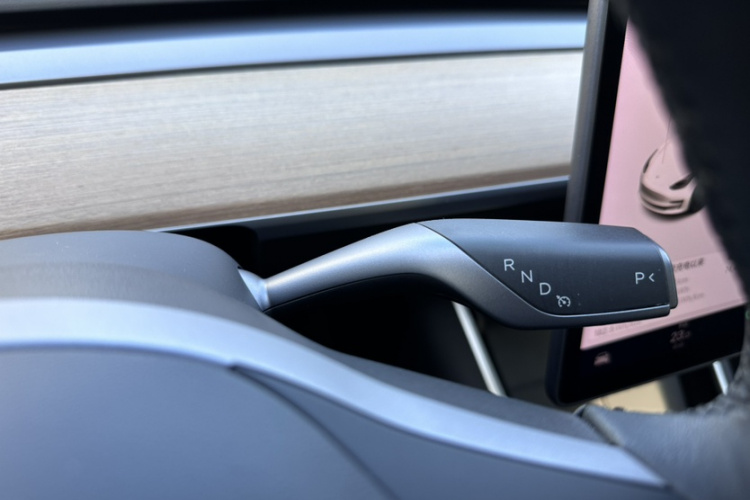 Tesla Model 3 2020 car image #26