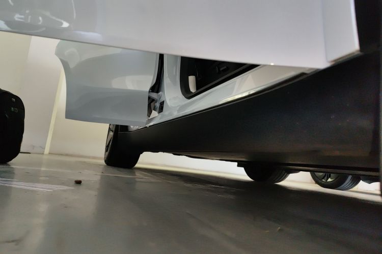 Tesla Model Y 2025 car image #26
