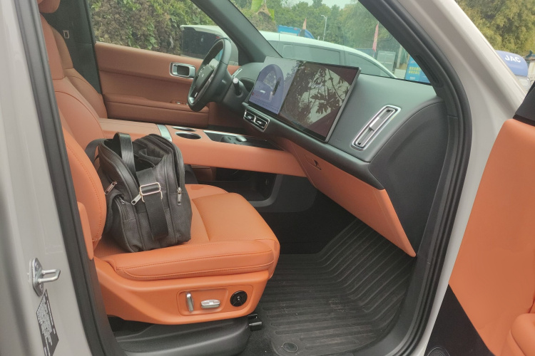 Li L6 2024 صورة سيارة #26