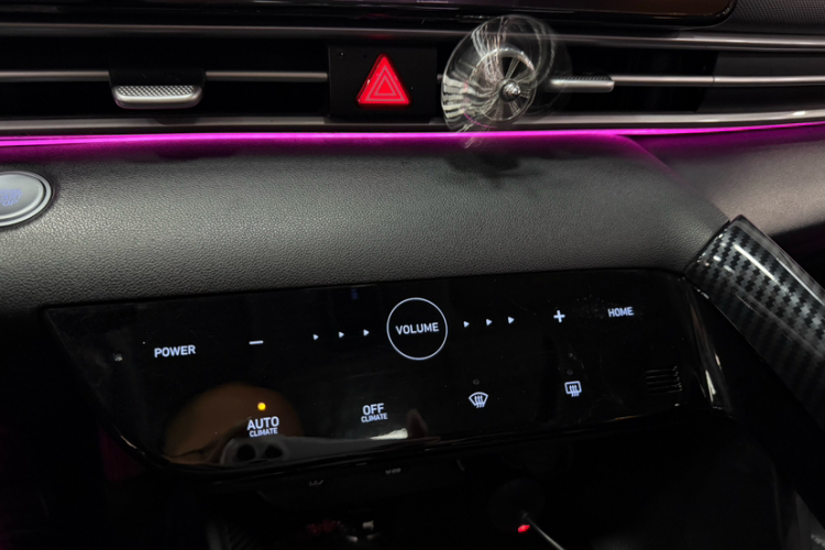 Hyundai Elantra 2020 immagine di auto #26