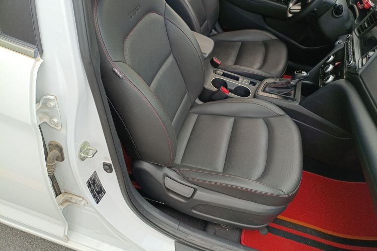 Hyundai Elantra AD 2020 immagine di auto #26