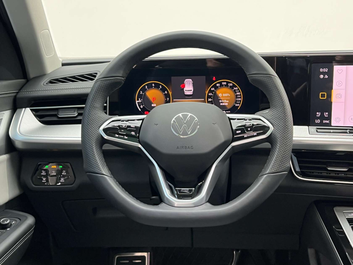 Volkswagen Tavendor 2023 car image #26