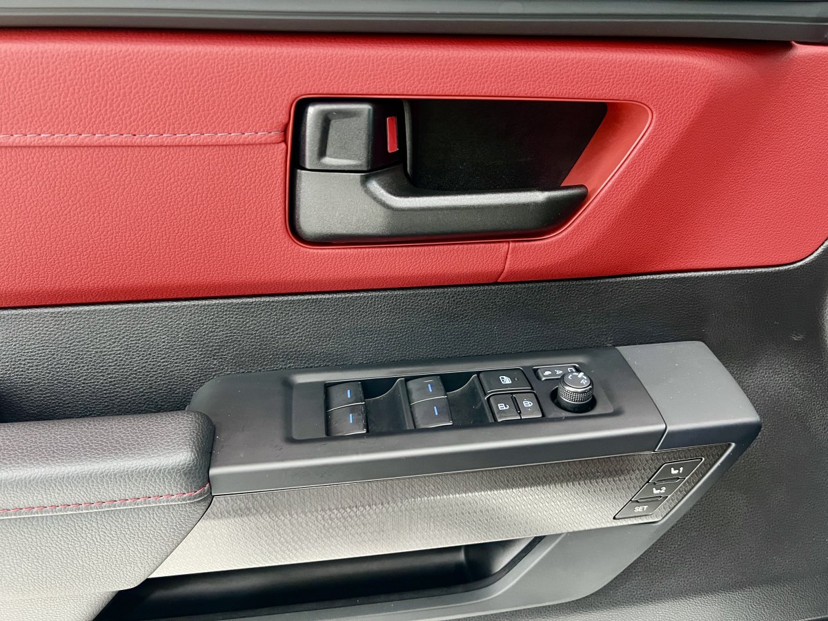 Toyota Sequoia 2024 #26 Toyota Sequoia 2024 imagen de coche #26