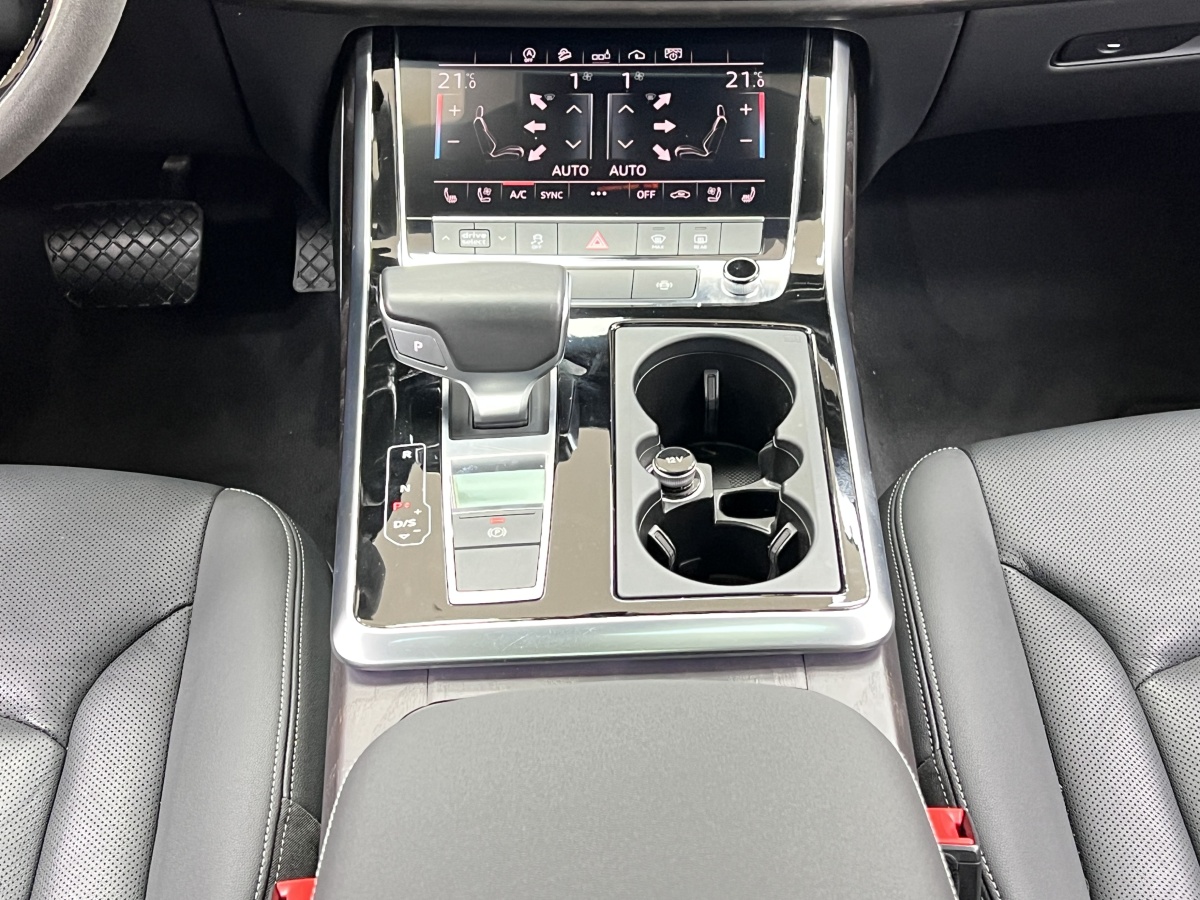 Audi RS Q8 2020 car image #26