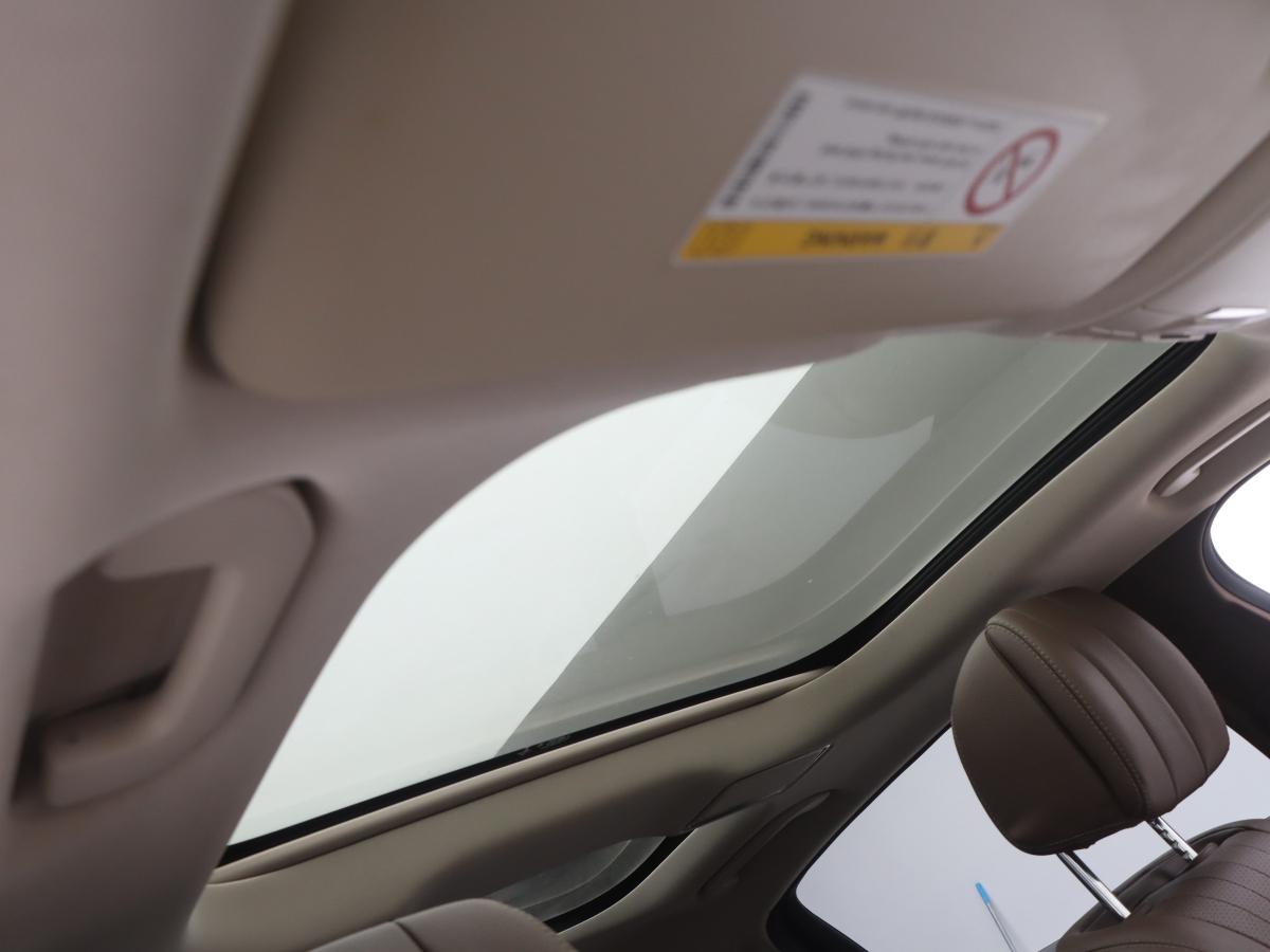 Mercedes-Benz E Class New Energy 2022 car image #26