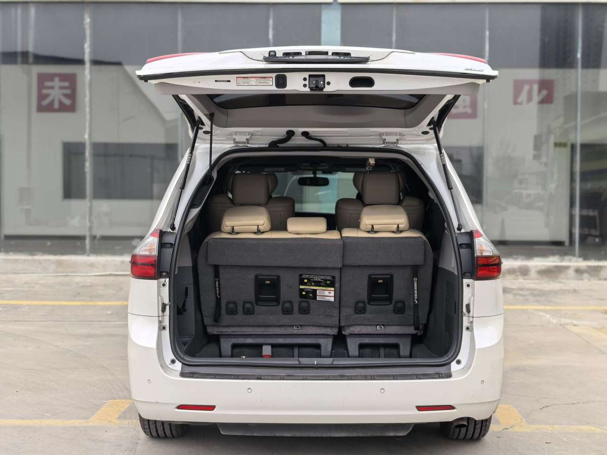 Toyota SIENNA 2019 صورة سيارة #26