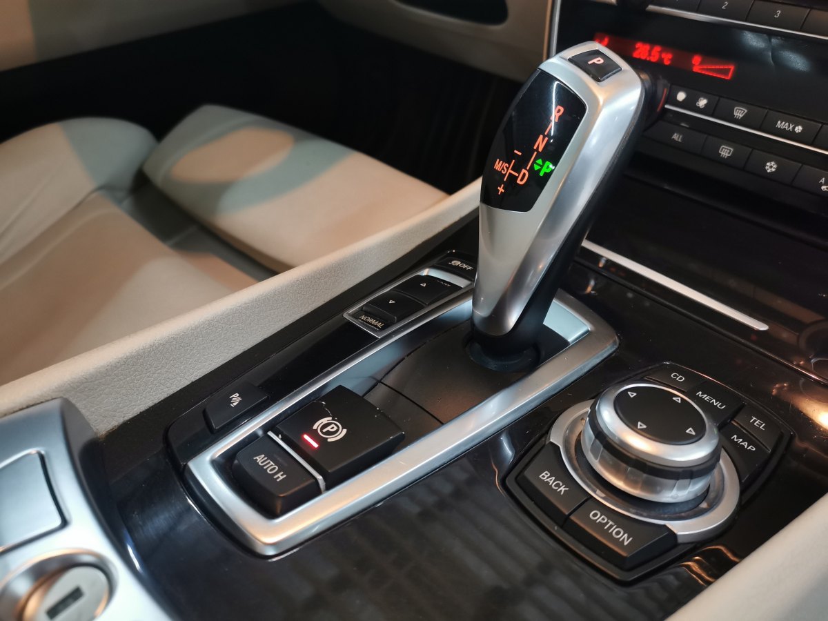 BMW 5 Series GT 2010 #26 BMW 5 Series GT 2010 immagine di auto #26