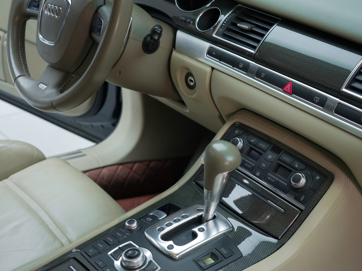 Audi S8 2009 car image #26