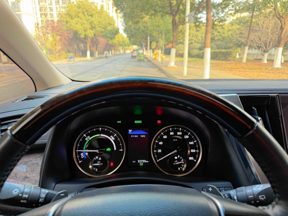 Toyota Alphard 2023 изображение автомобиля #26